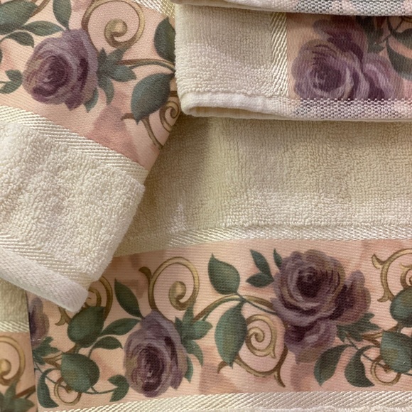 Croscill Bath Vintage Croscill Chambord Towels Bath Floral Set
